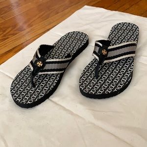 Tory Burch Gemini link flip flop  size 8